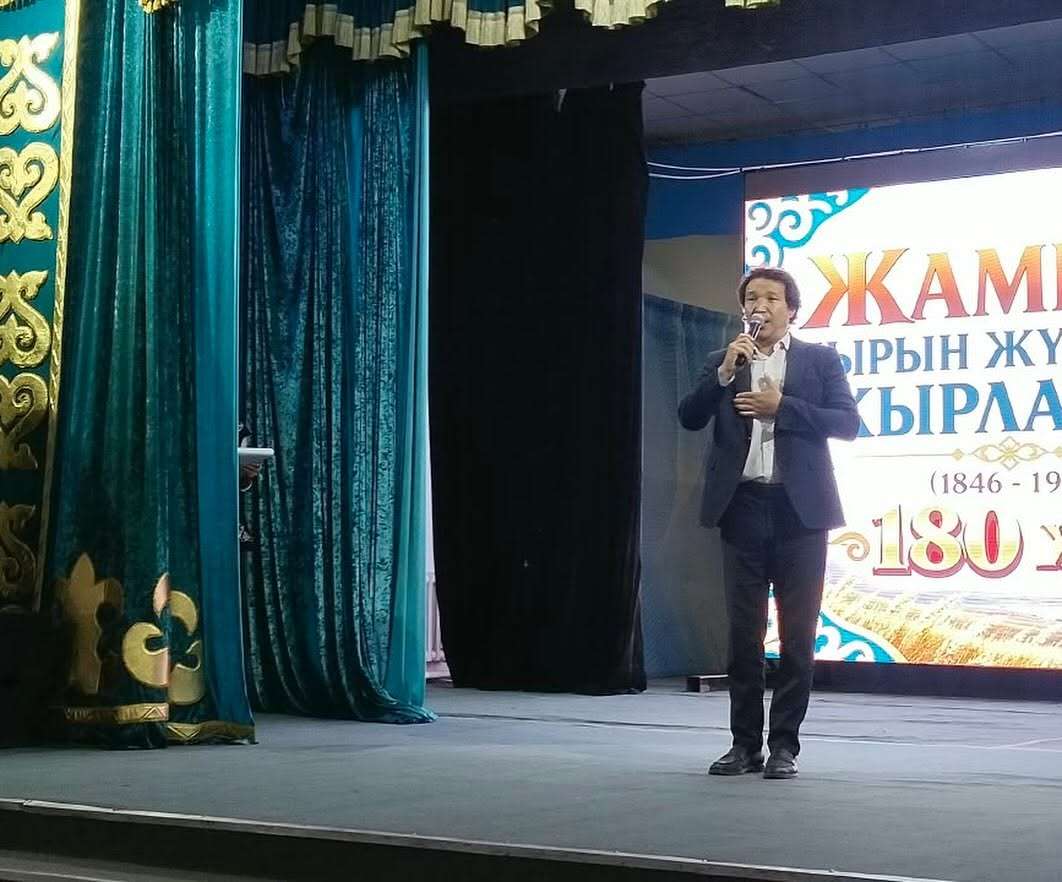 Возможно, это изображение текст