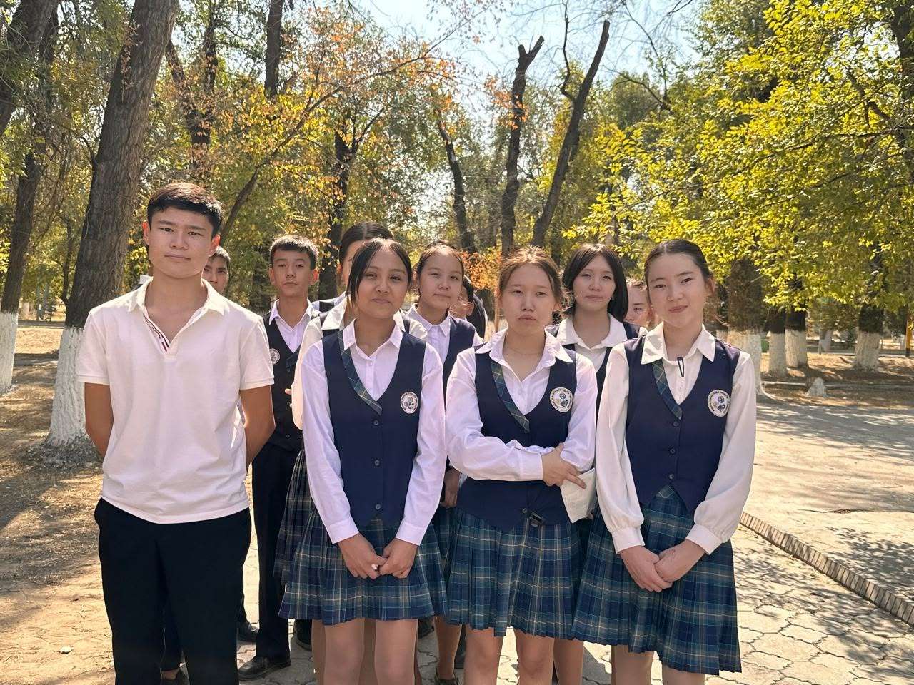 Возможно, это изображение один или несколько человек и дерево